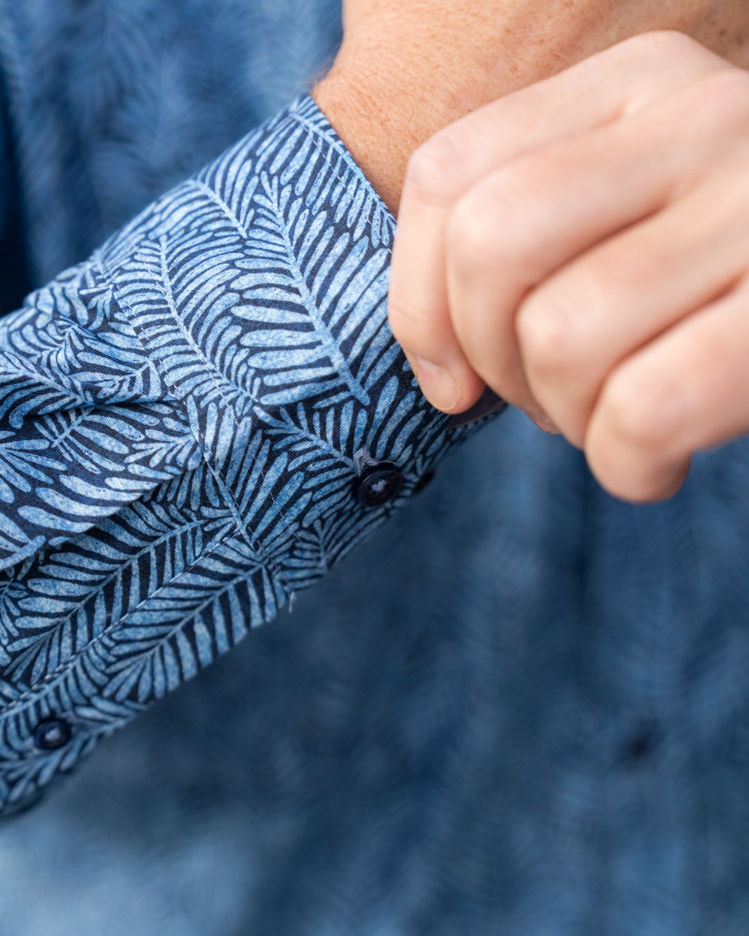 Chemise décontractée avec impression graphique en bleu (art. 2517-C)