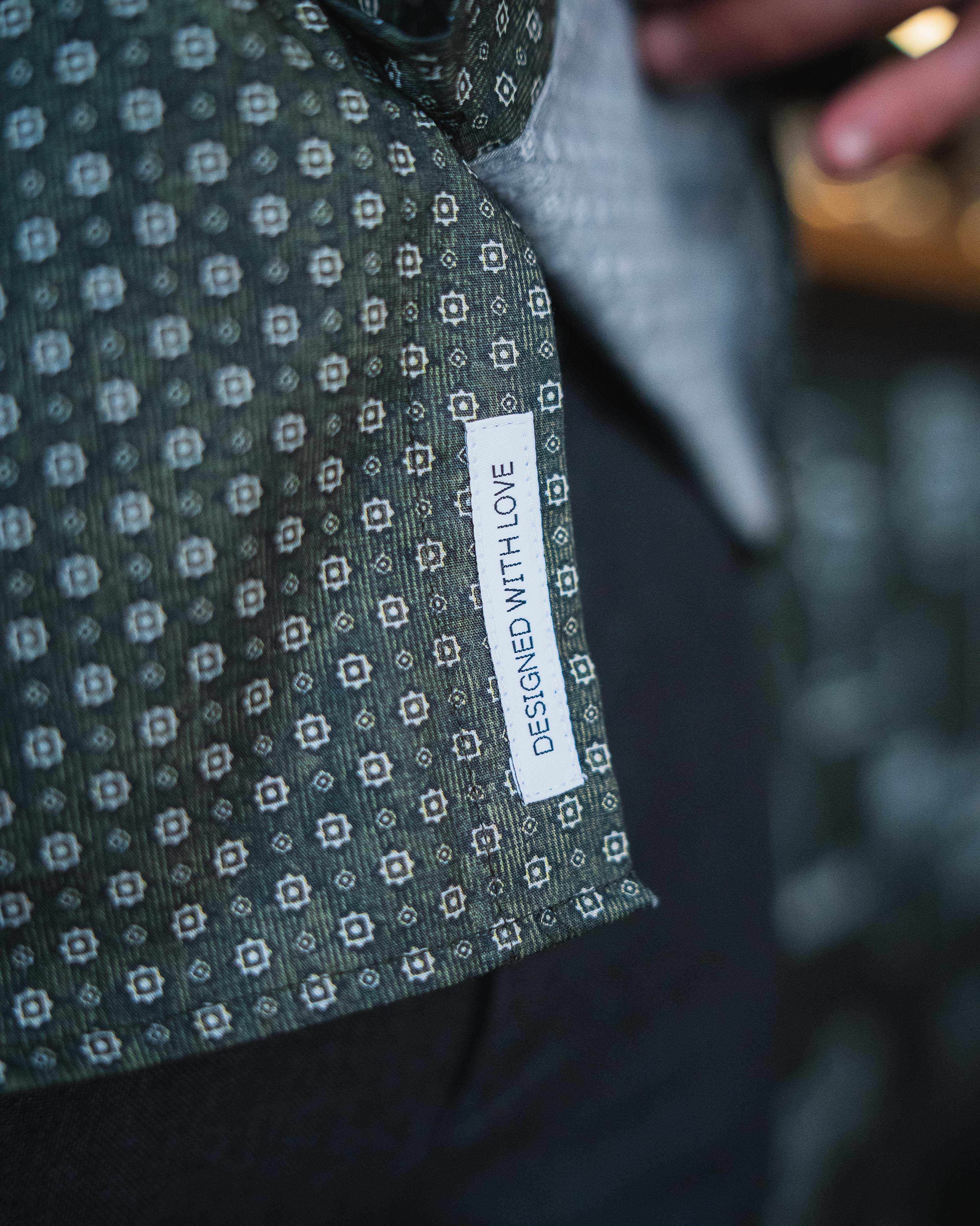 Freizeithemd mit Grafikprint in Grün (Art. 2702-C)