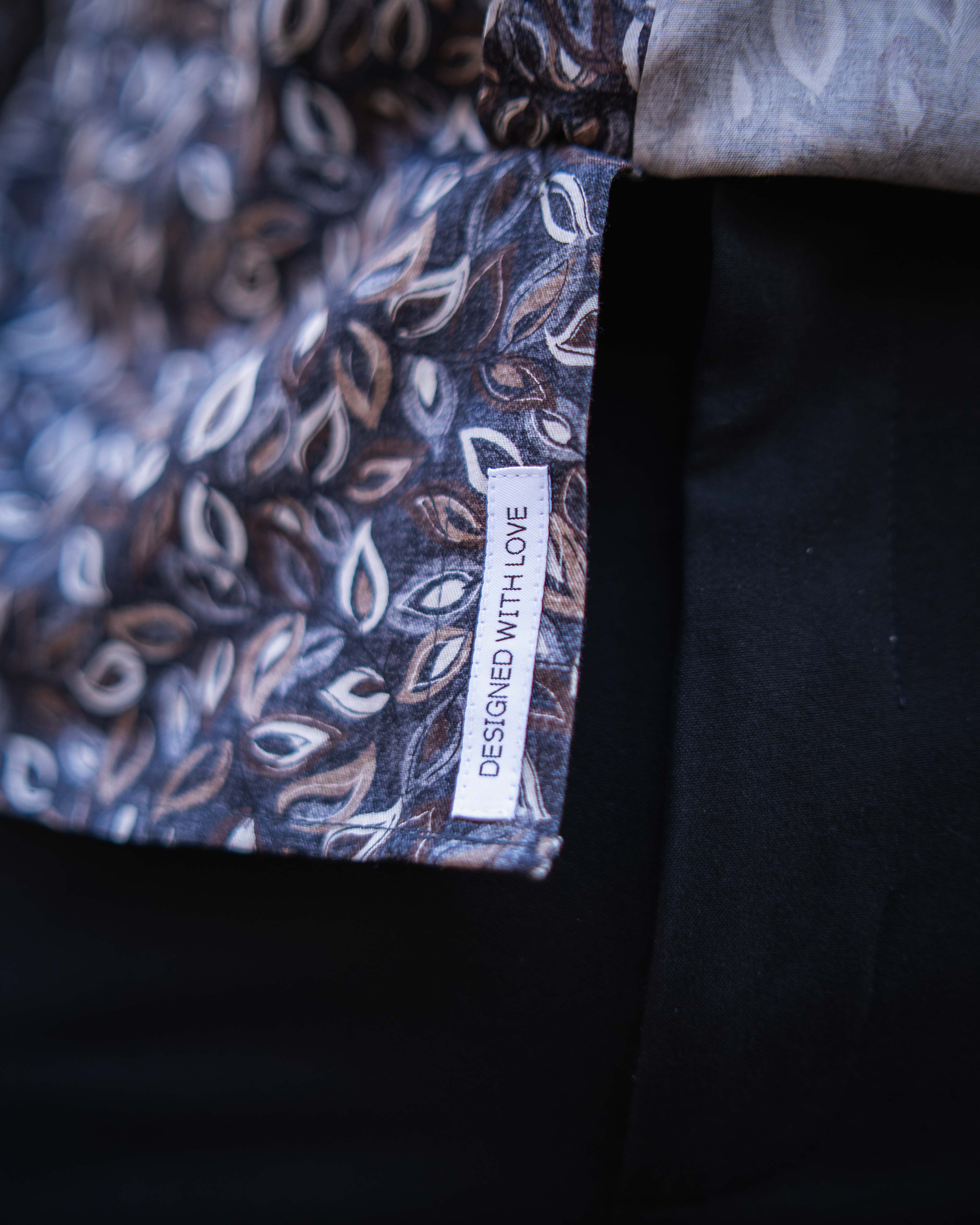 Freizeithemd mit Grafikprint in Braun (Art. 2722-C)