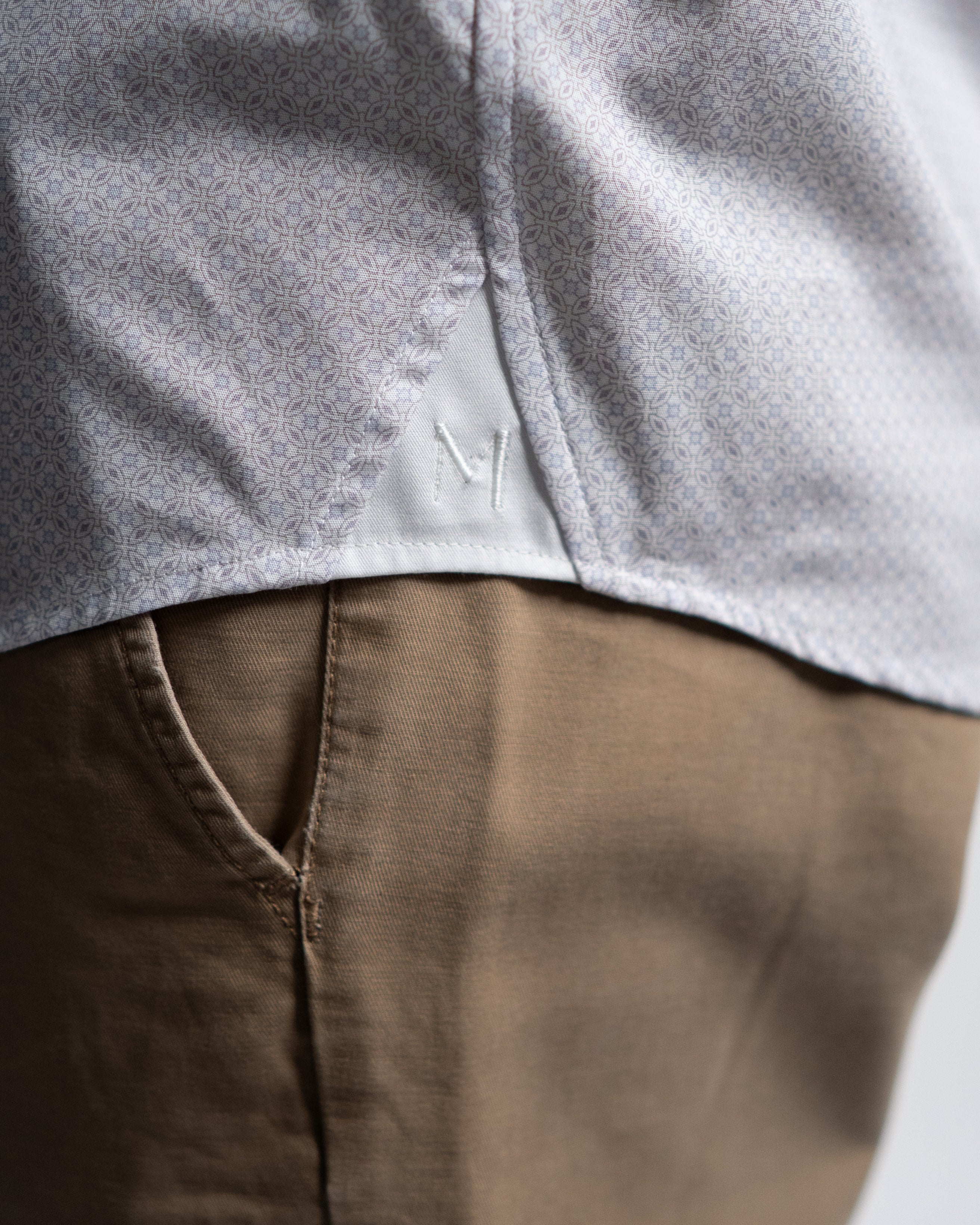 Chemise de loisir à motif graphique gris clair (art. 2240-C)