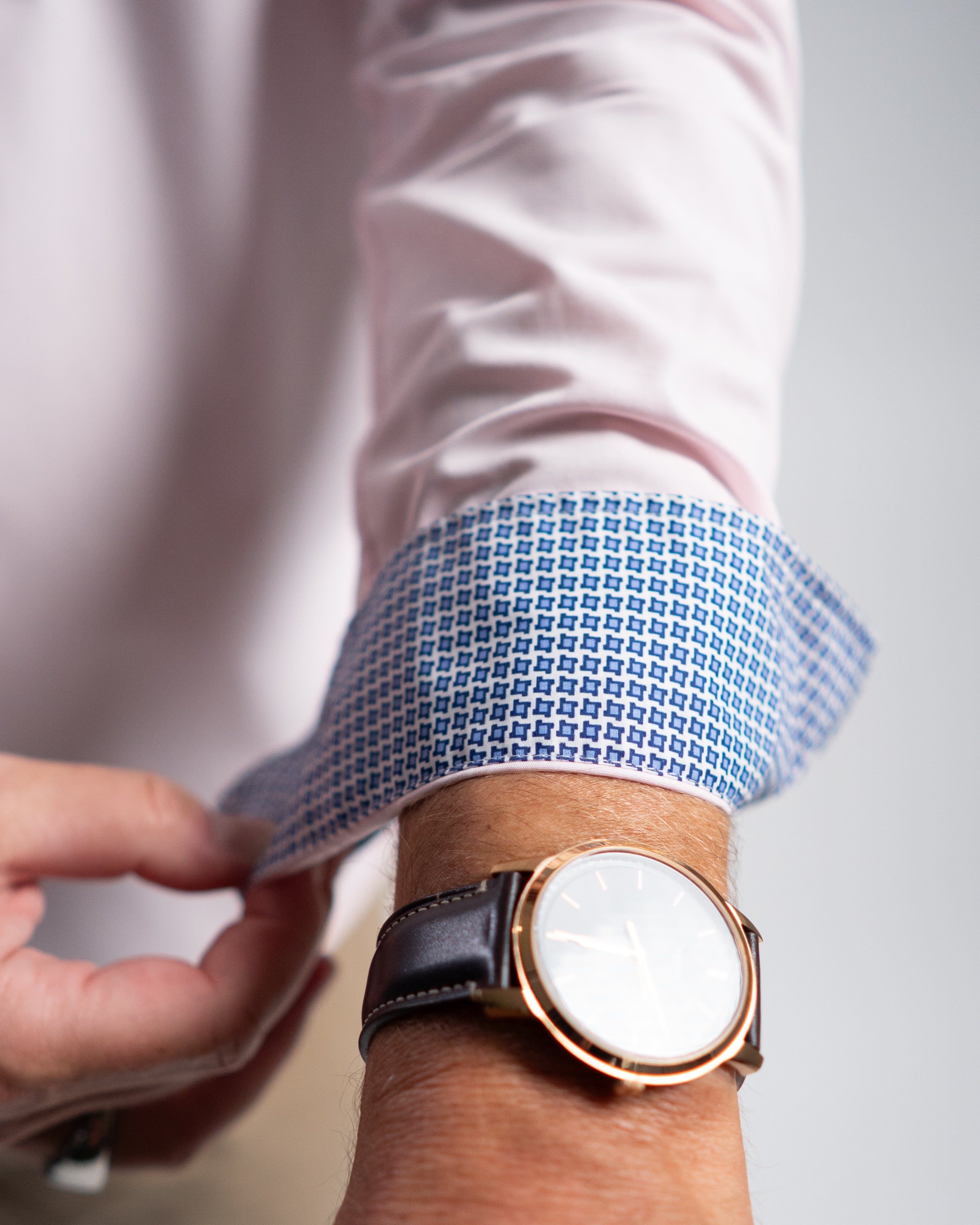 Easy-iron casual shirt with print pattern in collar and cuff in pink (item 1015-C)