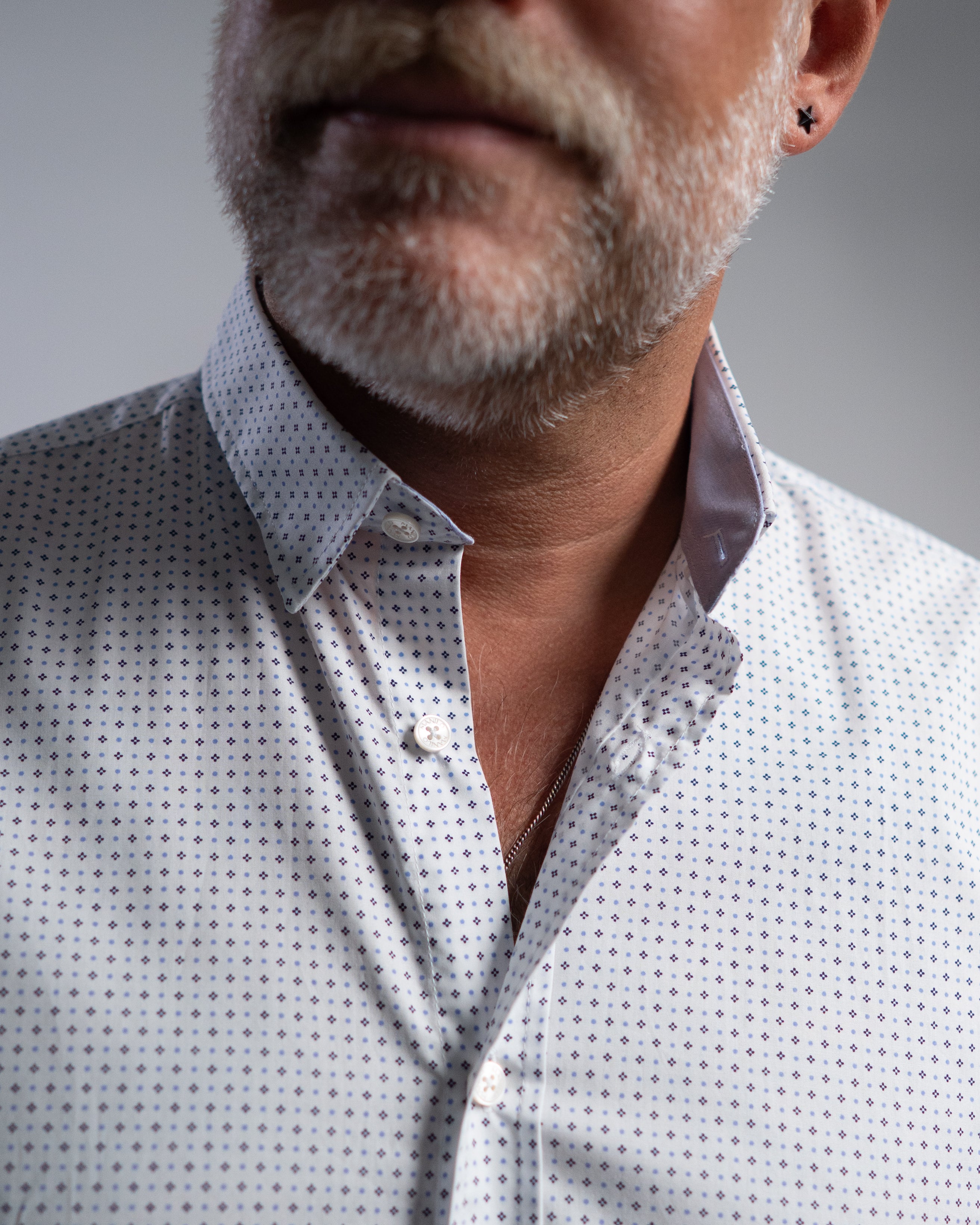 Casual shirt with minimal print white (Art. 1161-C)