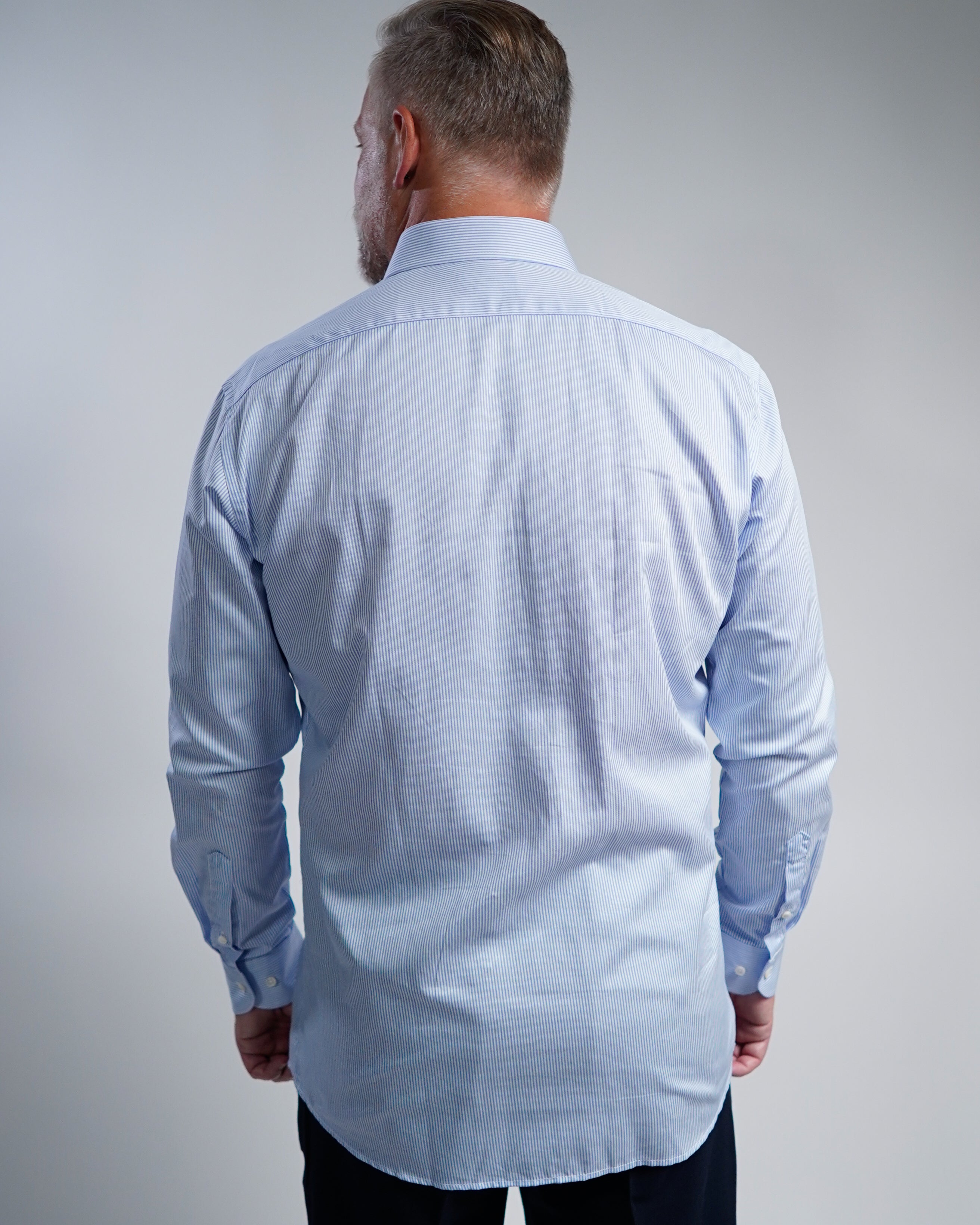 Chemise d'affaires de haute qualité à rayures bleu clair (art. 1131)