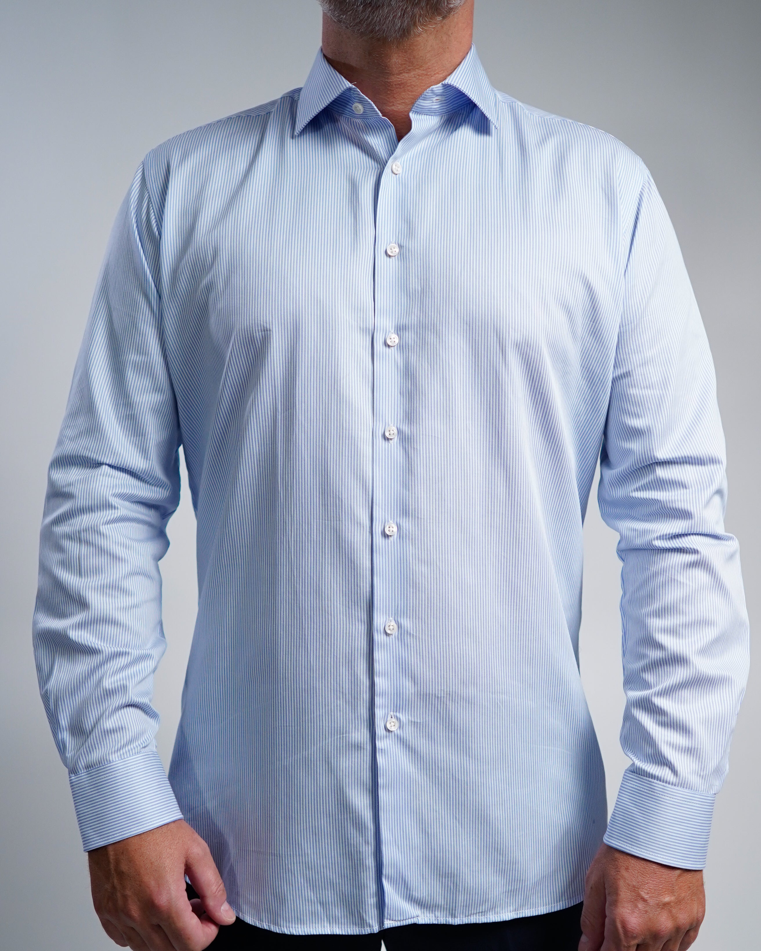 Chemise d'affaires de haute qualité à rayures bleu clair (art. 1131)