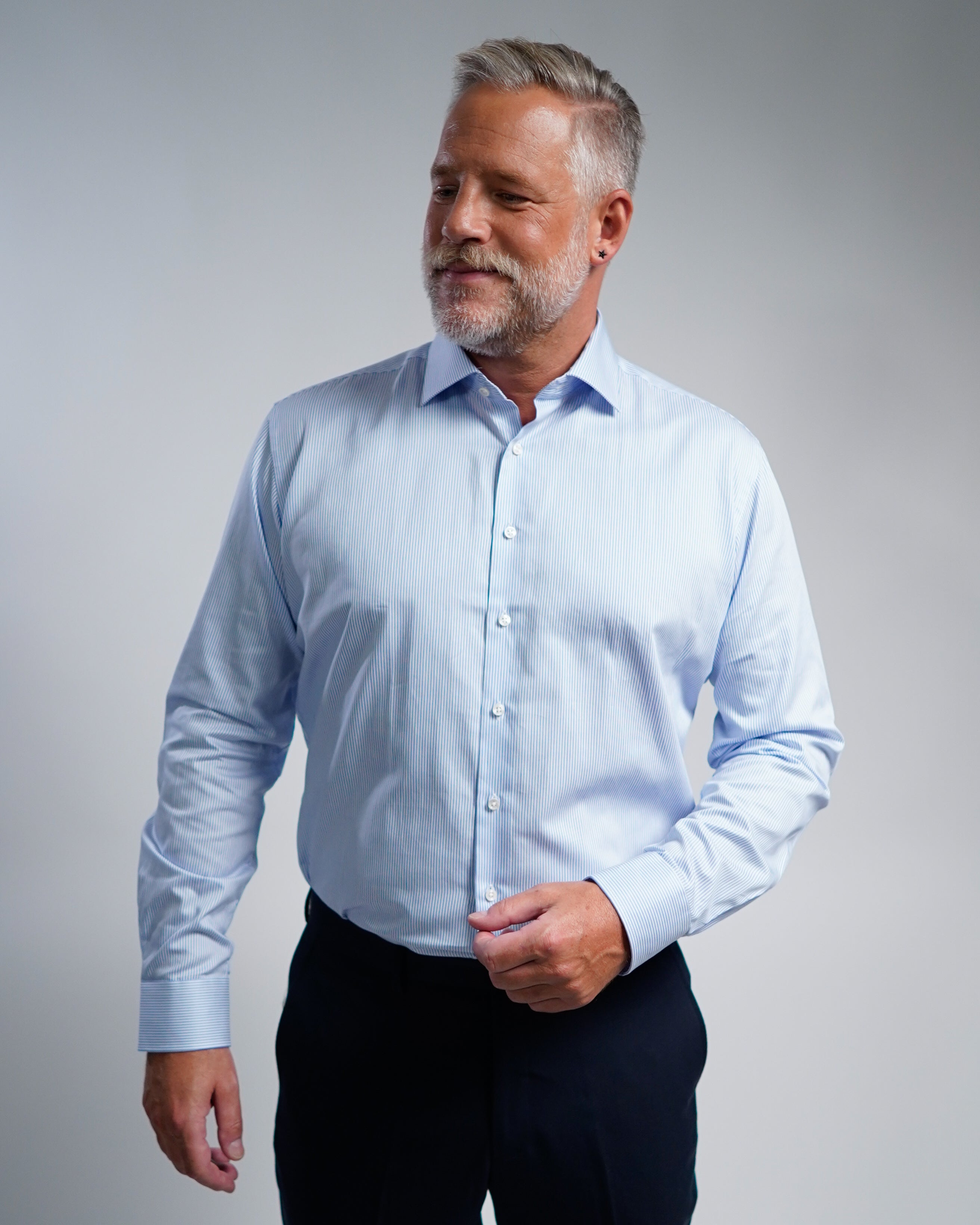 Chemise d'affaires de haute qualité à rayures bleu clair (art. 1131)