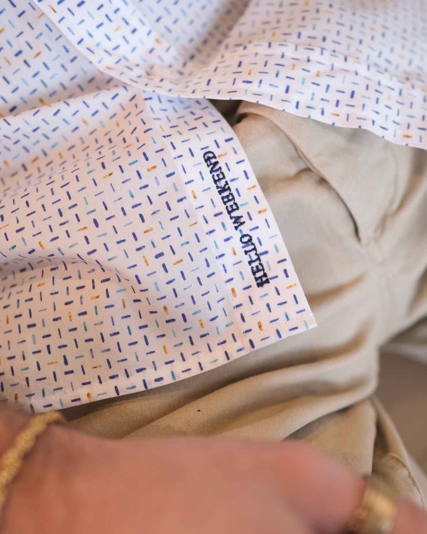 Casual shirt with graphic pattern white/colored (Art. 2236-C)