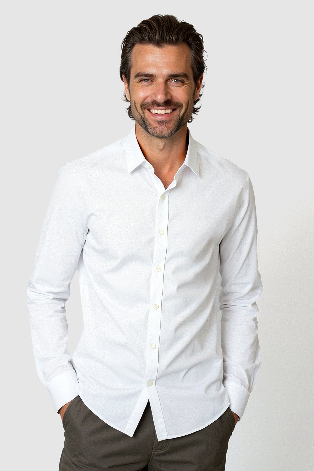Chemise décontractée facile à repasser avec motif imprimé dans le col et les poignets en blanc (art. 1011-C)