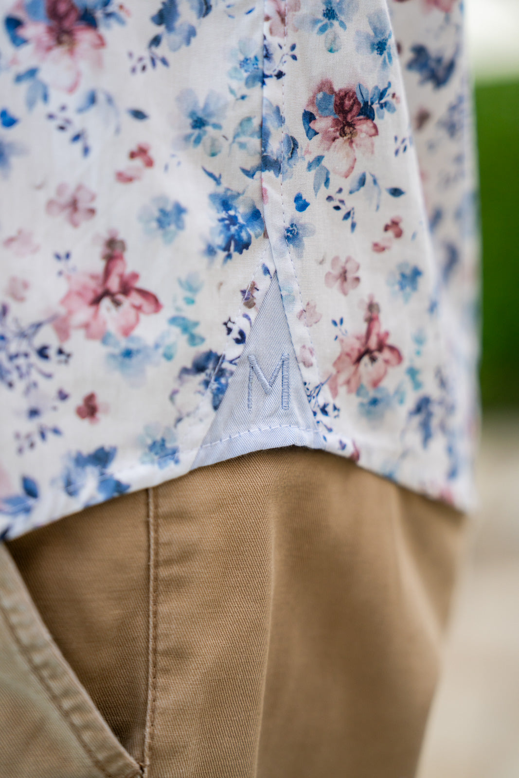 Casual shirt with floral print in pink (Art. 2503-C)