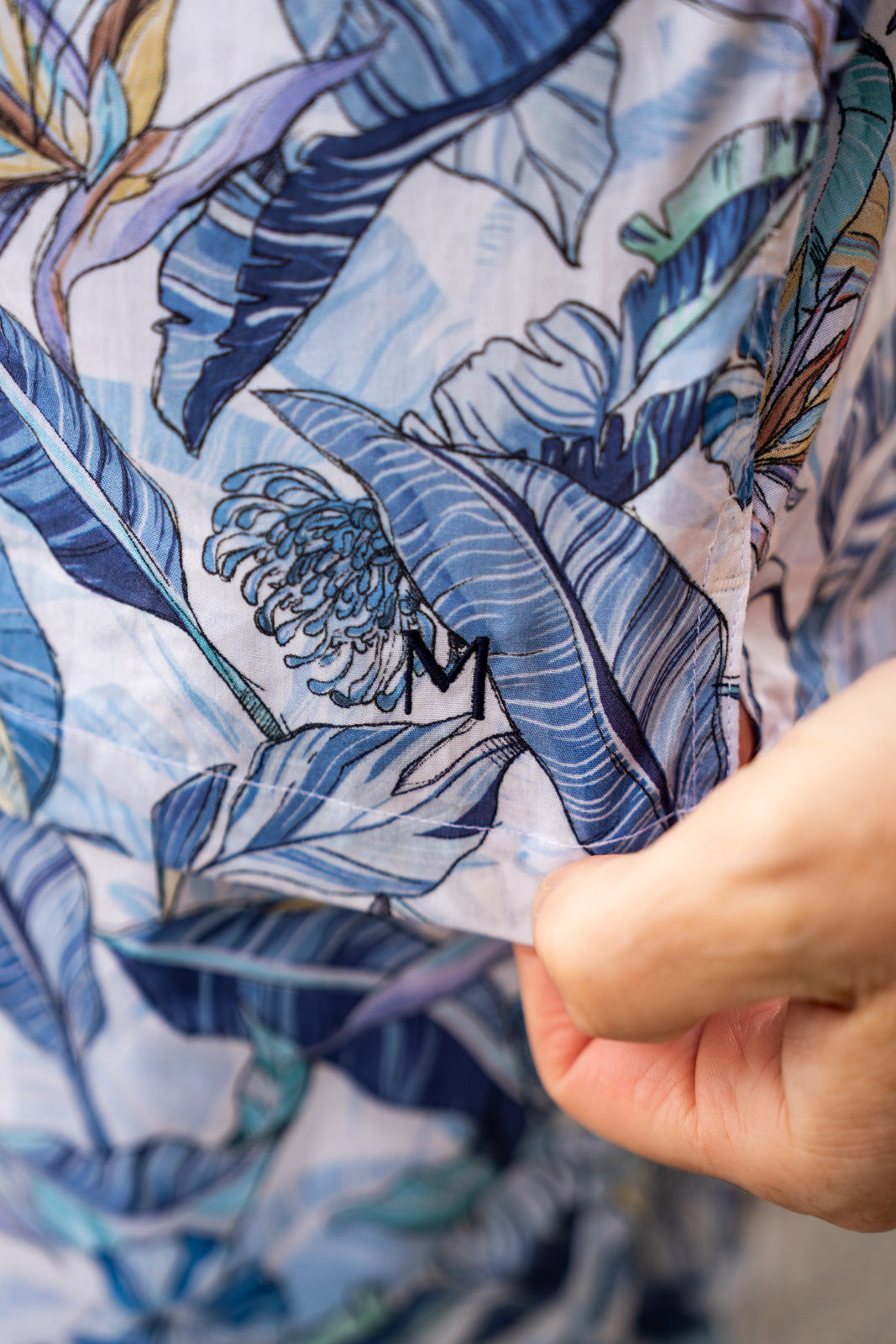 Chemise hawaïenne avec imprimé floral en bleu (art. 2542-BS)