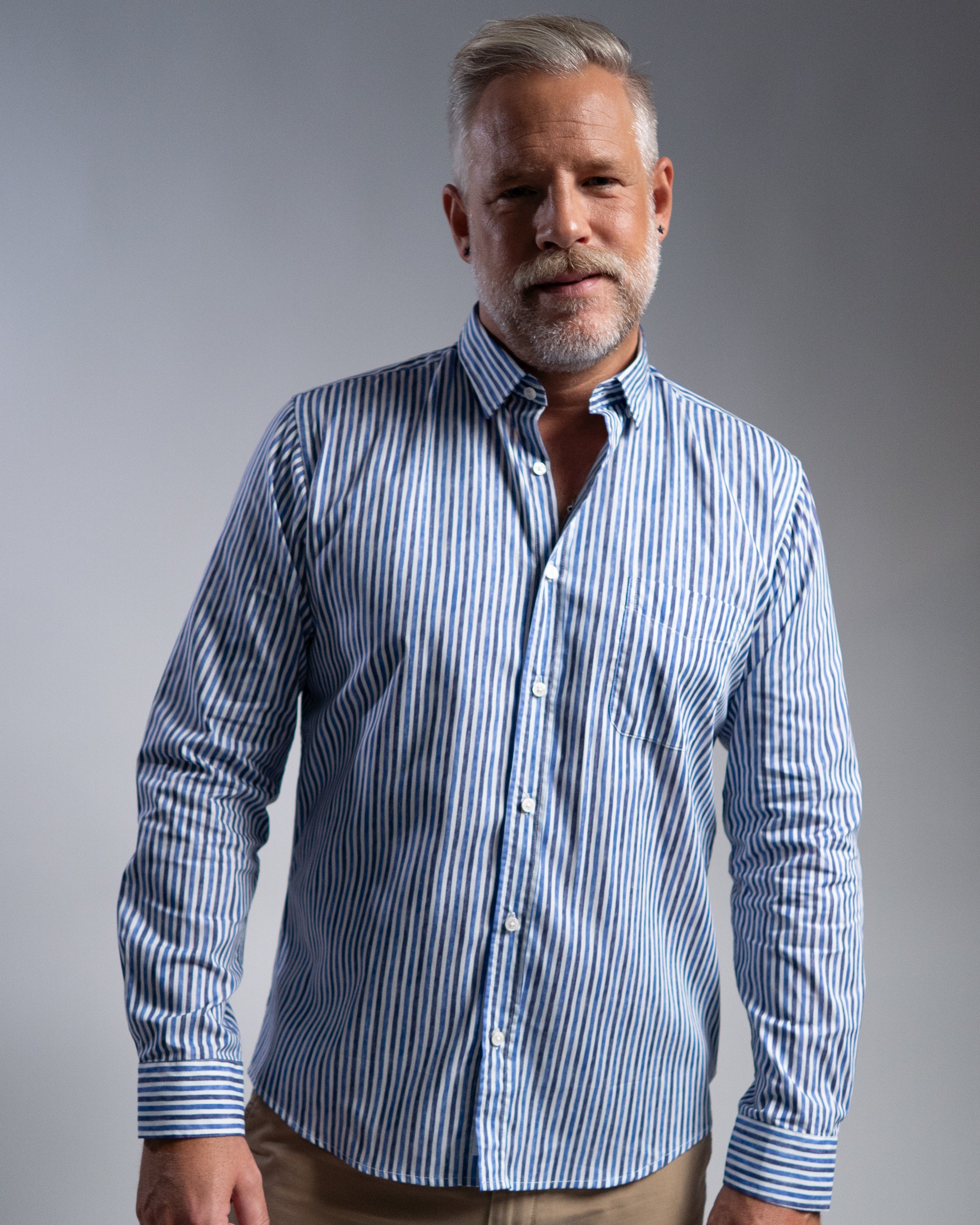 Chemise décontractée à rayures beiges (art. 2556-C)