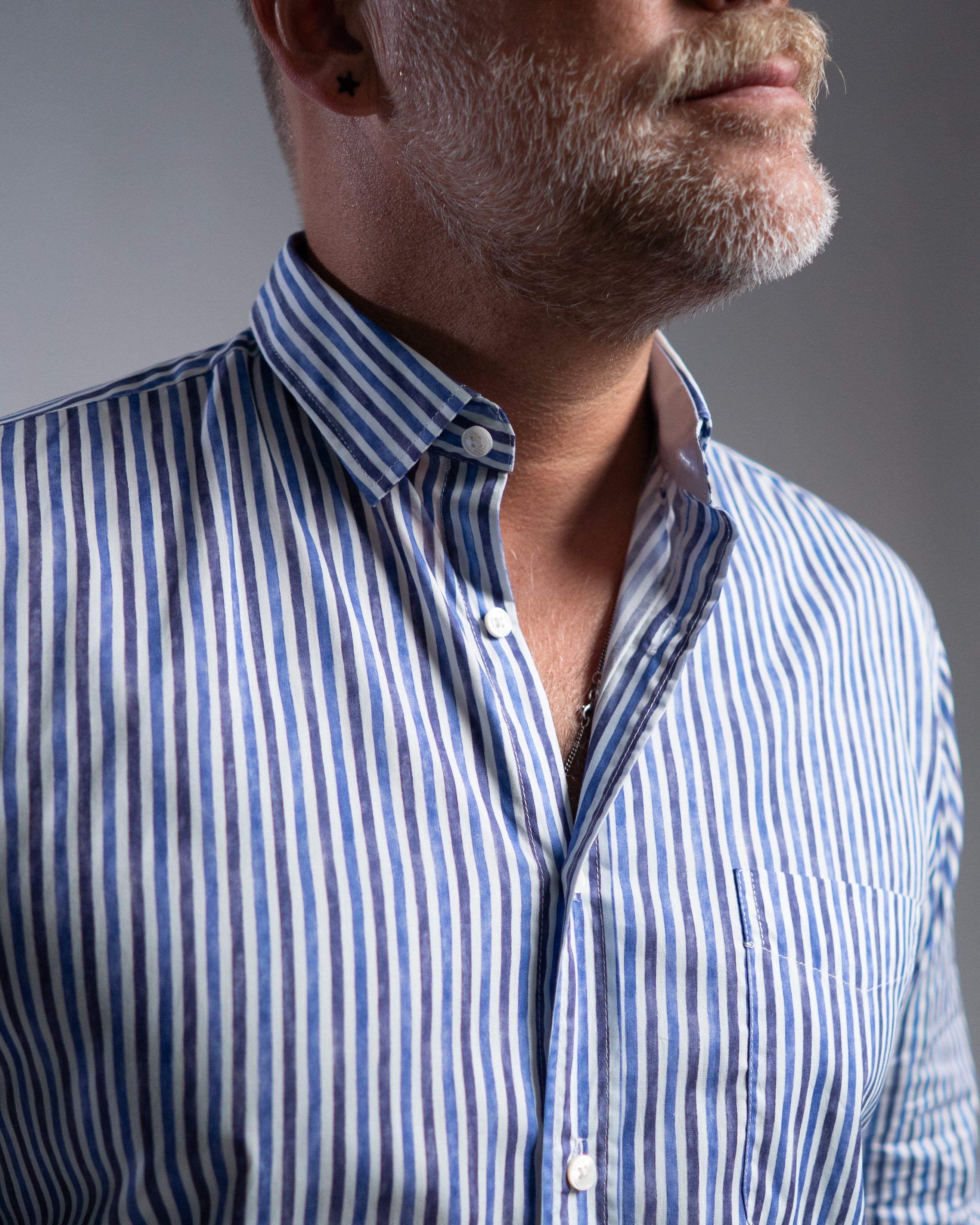 Chemise décontractée à rayures beiges (art. 2556-C)