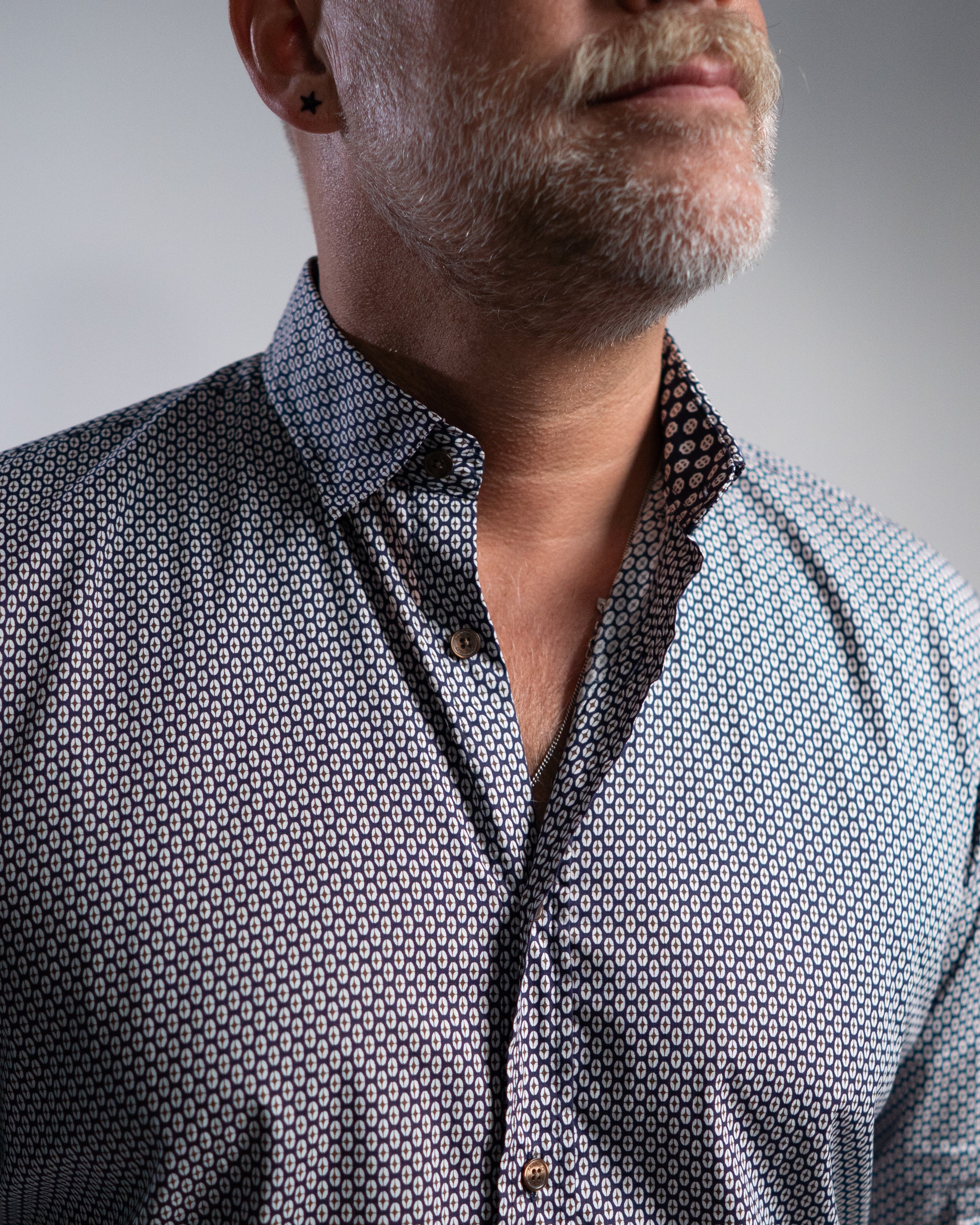 Casual shirt with minimal print blue/olive (Art. 2413-C)