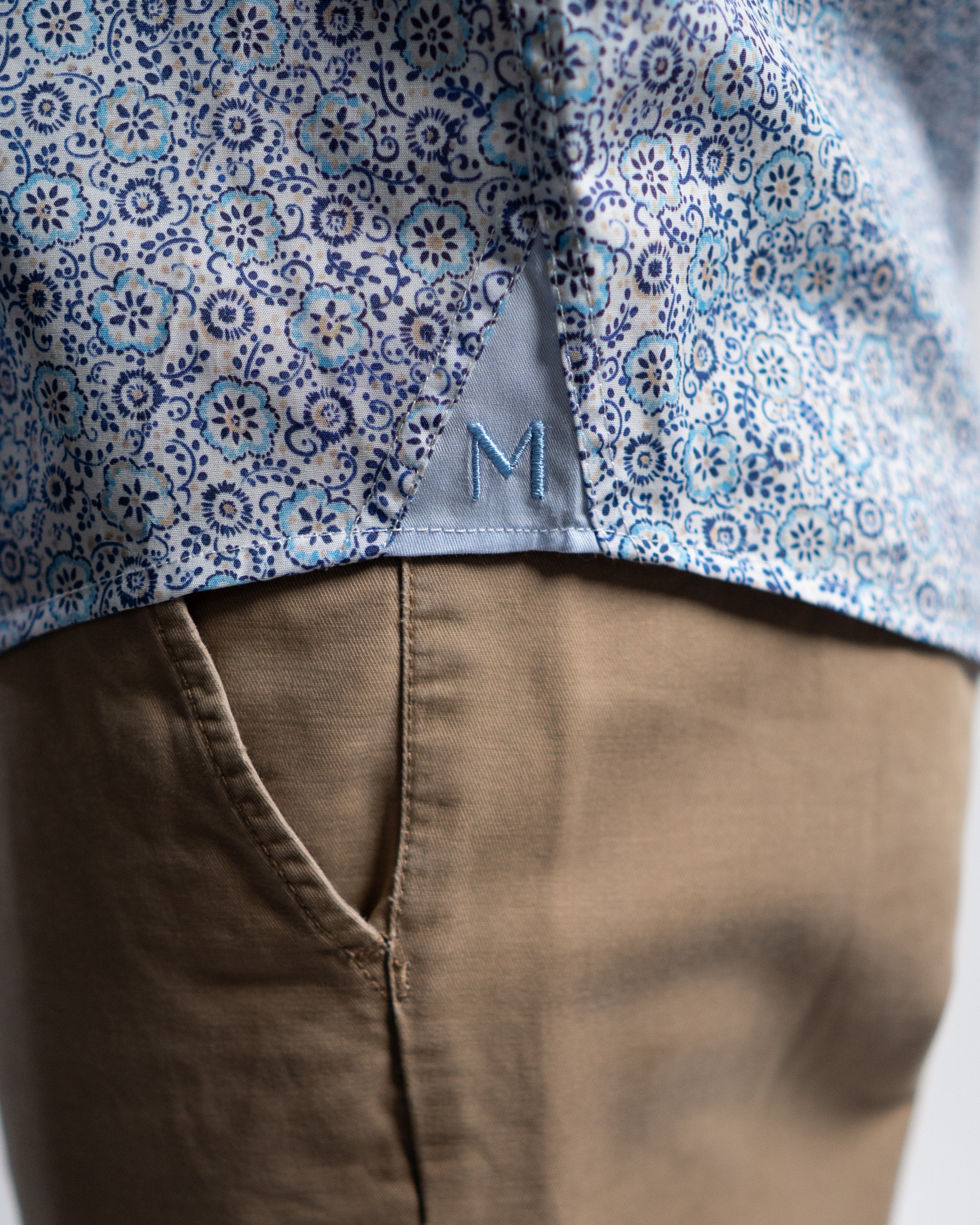 Casual shirt with floral print in blue (Art. 2502-C-KA)