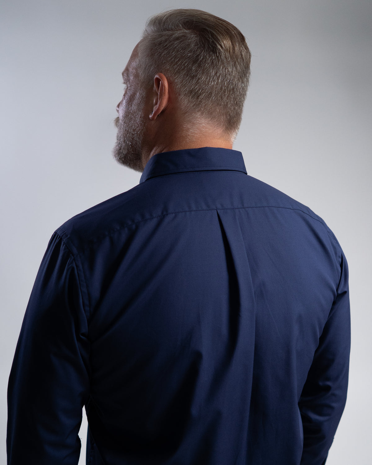 Chemise décontractée facile à repasser avec motif imprimé dans le col et les poignets en bleu foncé (art. 1013-C)