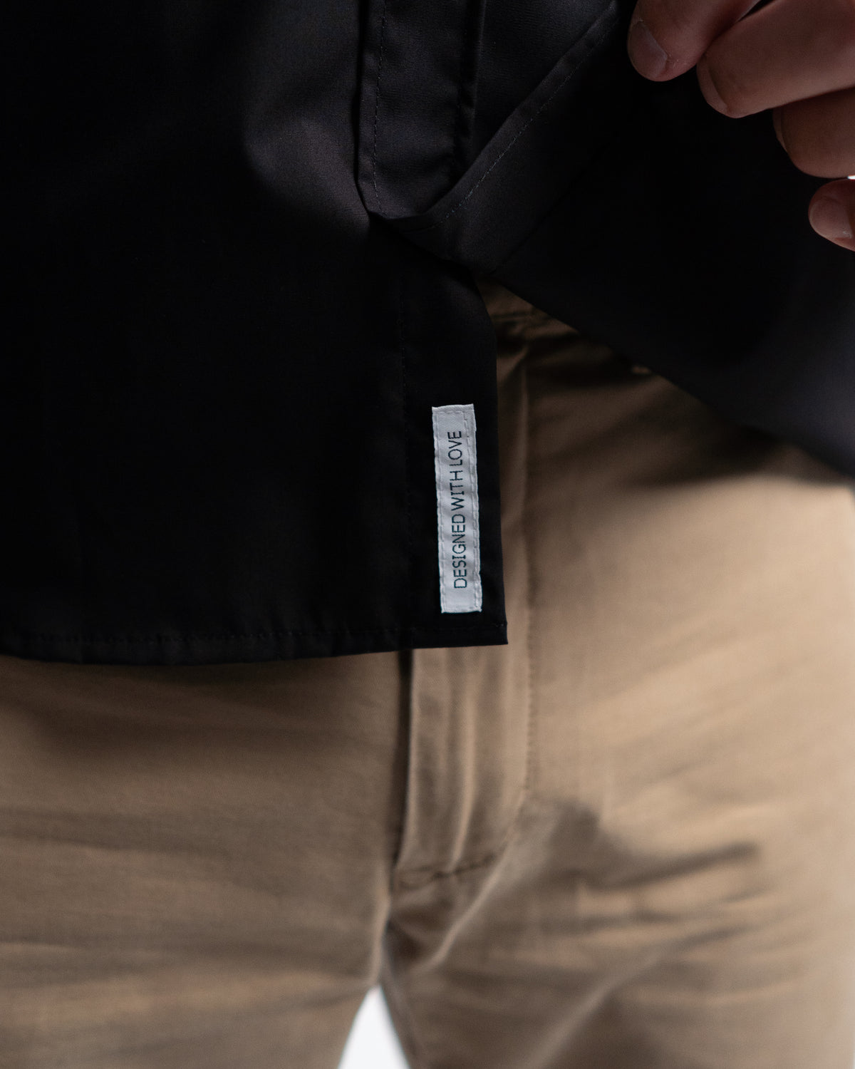 Chemise décontractée facile à repasser avec motif imprimé dans le col et les poignets en noir (art. 1014-C)