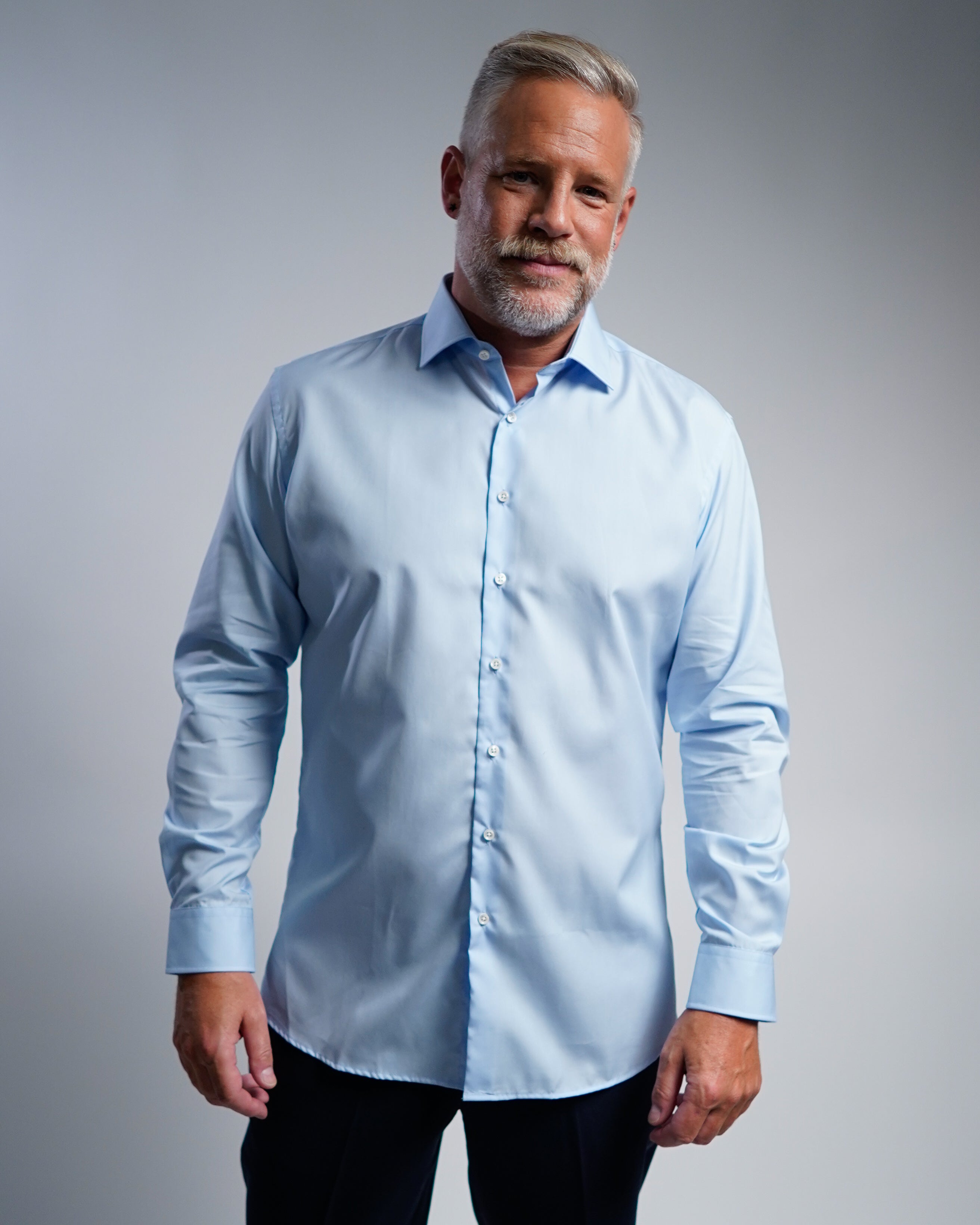 Chemise d'affaires sans repassage bleu clair (art. 1002)