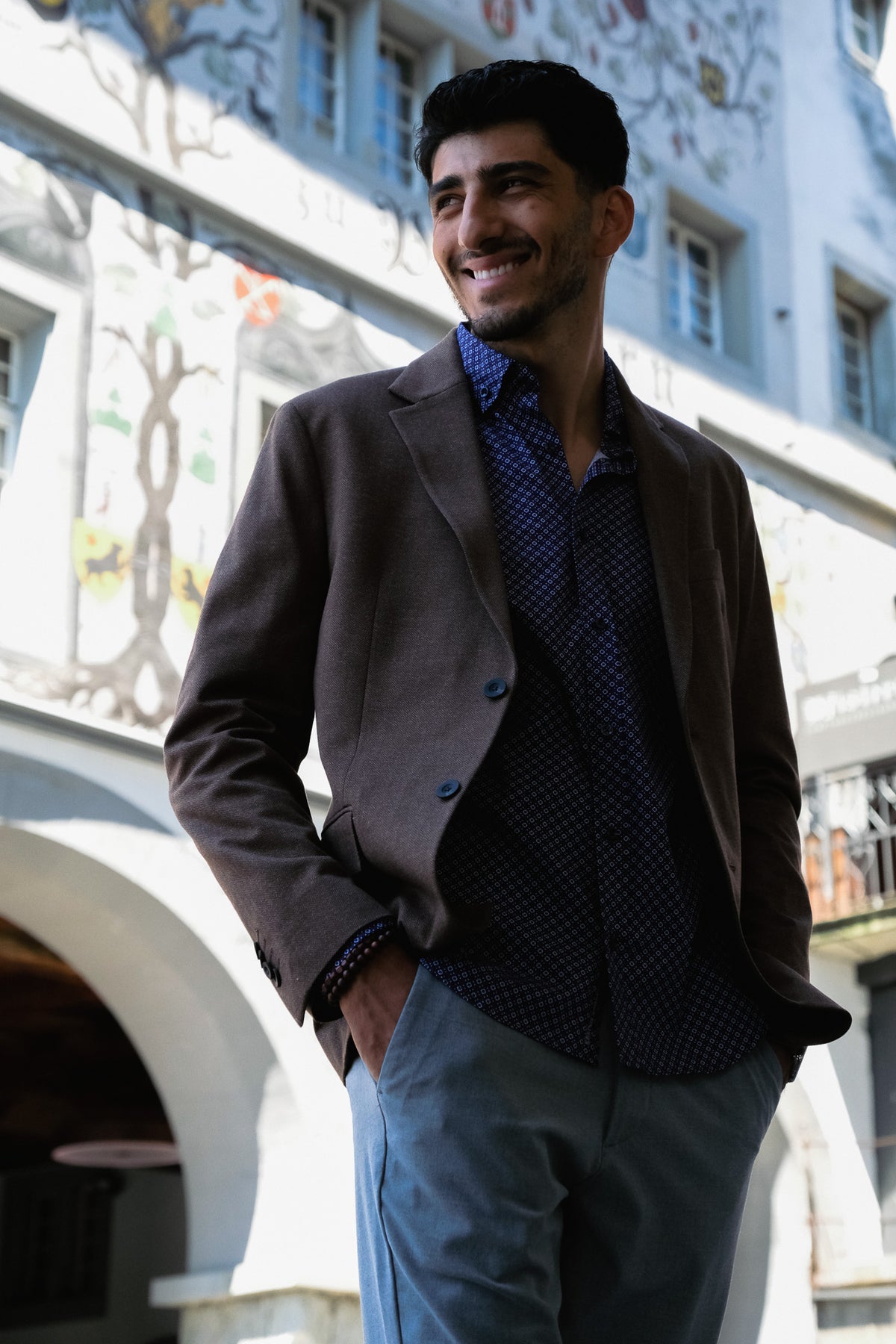 Chemise de loisir imprimée avec motif graphique en marine/blanc/rouge (Art. 2117-C)