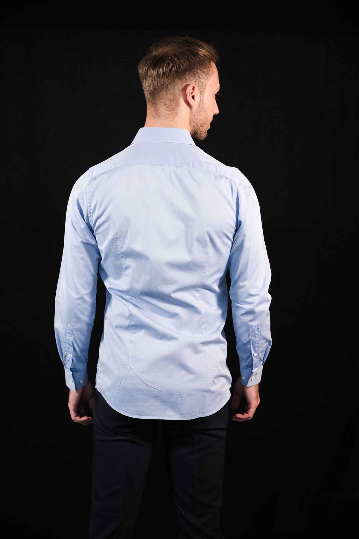 Chemise en sergé bleu moyen de haute qualité Modern Fit (coupe droite)