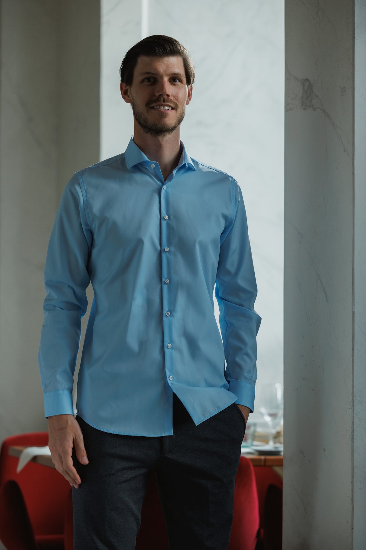 Non-iron shirt light blue modern fit (straight cut)