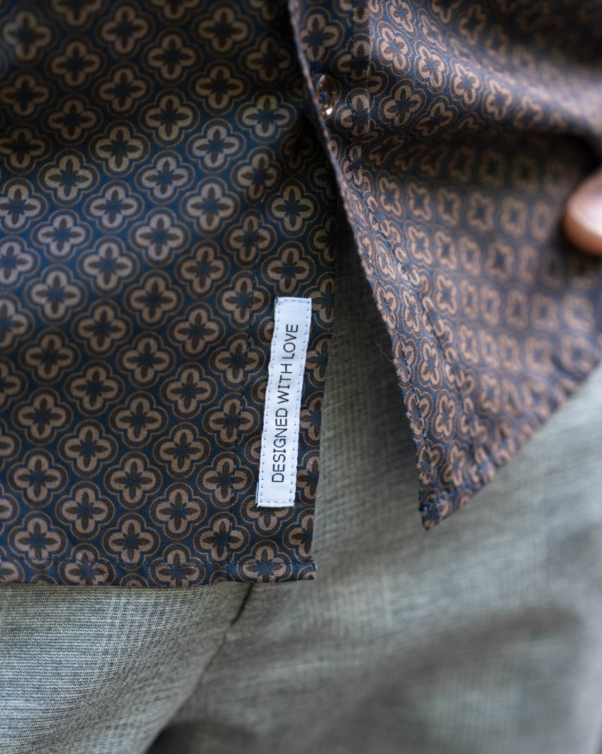 Casual shirt with graphic print brown (Art. 2331-C)